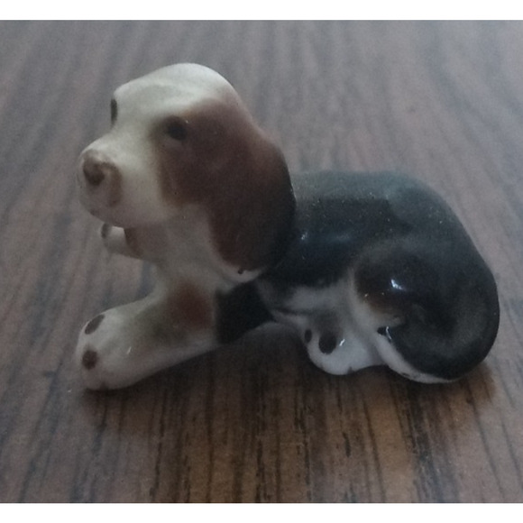 Black White And Brown Miniature 1 Inch Ceramic Hound Figurine - Picture 1 of 4